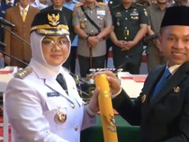 Dilantik Gubernur Riau, Afni Jadi Bupati Perempuan Pertama Pimpin Siak