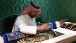 Disulam Benang Emas! Begini Proses Pembuatan Kiswah Kakbah di Makkah