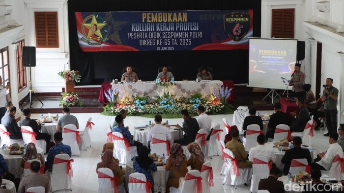 Pembukaan Kuliah Kerja Profesi yang digelar di gedung Wichaksana Laghawa, Polres Pasuruan Kota.