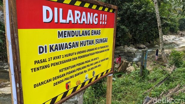 Penertiban para pemburu emas di Sungai Keboreng, Tulungagung.
