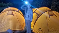 Traveler yang ingin mendaki Gunung Merbabu jangan lupa untuk booking secara online lebih dulu di www.tngunungmerbabu.org. (Instagram Tissa Biani)