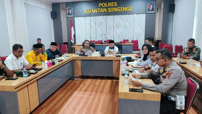 Polres Kuansing menggelar rapat koordinasi pengamanan Idul Adha 2025.