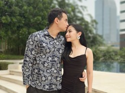 7 Gaya Prilly Latuconsina Kondangan Bareng Pacar, Mesra Dipeluk-Cium
