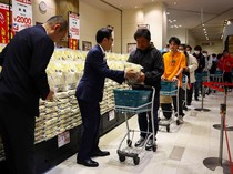 Saat Warga Jepang Antre Panjang demi Beras Murah