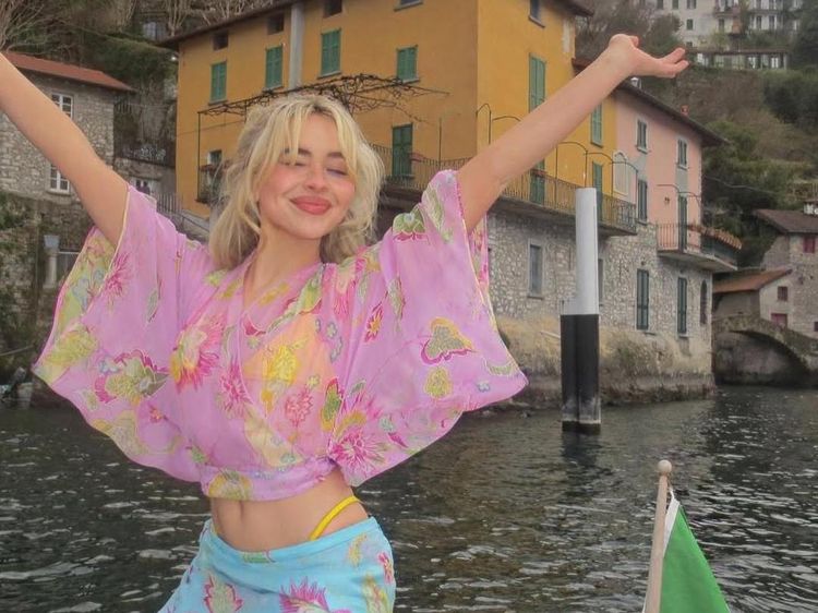 Sabrina Carpenter Si Ratu Pop Musim Panas