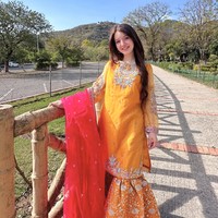 Inilan potret cantik Sanadengan busana tradisional Pakistan yang mirip dengan busana India. Wajahnya selalu tampak memancarkan keceriaan yang kini tidak bisa dilihat lagi oleh keluarga dan penggemar setianya.  Foto: dok. Instagram @sanayousaf22