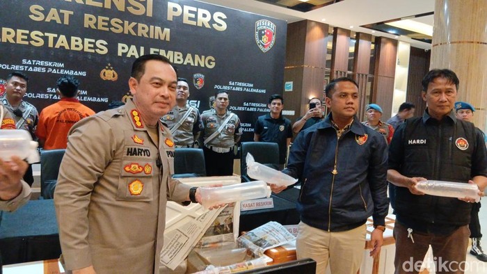 Satlantas Polrestabes Palembang gagalkan penyeludupan benih loster yang akan dibawa ke Jambi.