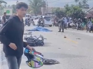 2 Motor Tabrakan di Jalan Padang-Bukittinggi, 1 Pengendara Tewas Terlindas Truk