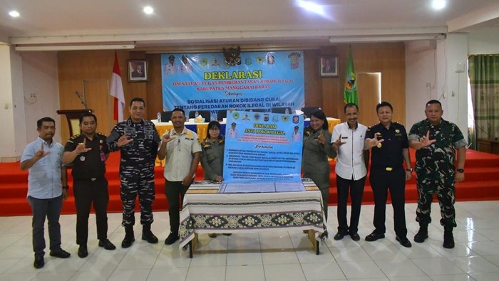 Suasana deklarasi dan pembentukan Satgas Pemberantasan Peredaran Rokok Ilegal di Labuan Bajo, Manggarai Barat, NTT, Rabu (4/6/2025). (Dok. Kominfo Manggarai Barat)