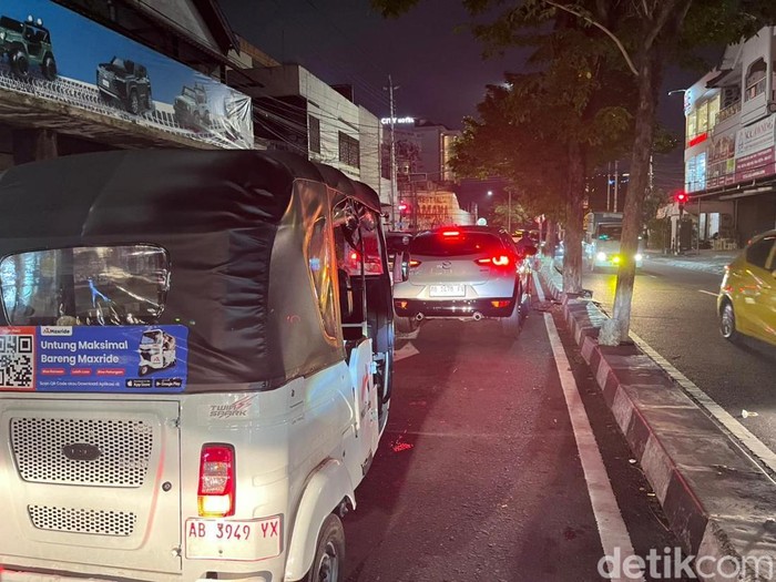 Tampilan Bajaj Maxride di jalanan Kota Jogja, Rabu (4/6/2025).