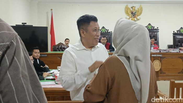 Terdakwa kasus uang palsu, Annar Sampetoding saat menghadiri sidang di PN Sungguminasa, Gowa.