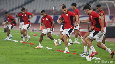 Timnas Indonesia dan China Panaskan Mesin Jelang Bentrok Besok