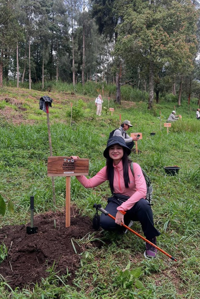Tak hanya memuji penampilannya, tak sedikit yang juga menyebut Tissa keren karena aktivitas yang dilakukannya itu. Proud! Kerennnn bngt anak bontot ini, tulis salah satu komentar. Tissa keren bngt...sehat sllu tiss, tambah netizen lain. Foto: Instagram/@tissabiani