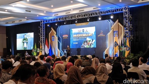 Wakil Menteri Perencanaan Pembangunan Nasional/BappenasFebrian Alphyanto Ruddyard menghadiri Musrenbang NTB 2025-2029 di Mataram, Rabu (4/6/2025). (Foto: Ahmad Viqi/detikBali)