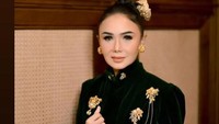 Raul Lemos juga mengucapkan selamat ulang tahun untuk Yuni Shara. Happy Birthday kakak ipar yang baik hati...sehat, panjang umur dan sukses selalu...amin amin amin, tulis Raul Lemos yang diunggah ulang oleh Kris Dayanti dan Yuni Shara. Foto: instagram Yuni Shara