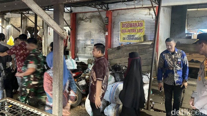 2 lapak pedagang Pasar Lakessi disewakan.