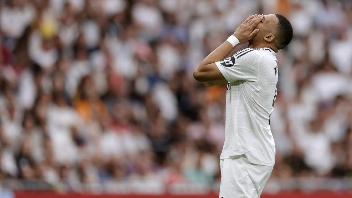 Kylian Mbappe dikabarkan demam tinggi, absen saat Real Madrid melawan Al Hilal. (Foto: Getty Images/Soccrates Images)