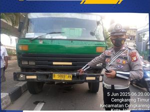 Ada Truk Gangguan, Lalin di Exit Tol Cengkareng Padat