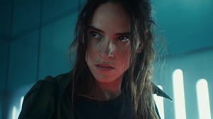 Ia tampil sebagi Bix, seorang mekanik yang tengah bersembunyi di sebuah planet. Dok. Lucasfilms