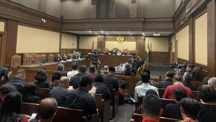 Ahli hukum pidana dari Universitas Gadjah Mada (UGM), Muhammad Fatahillah Akbar, di sidang Sekjen PDIP, Hasto Kristiyanto, menjelaskan soal temuan baru dalam suatu perkara yang sudah putusan inkrah atau berkekuatan hukum tetap.