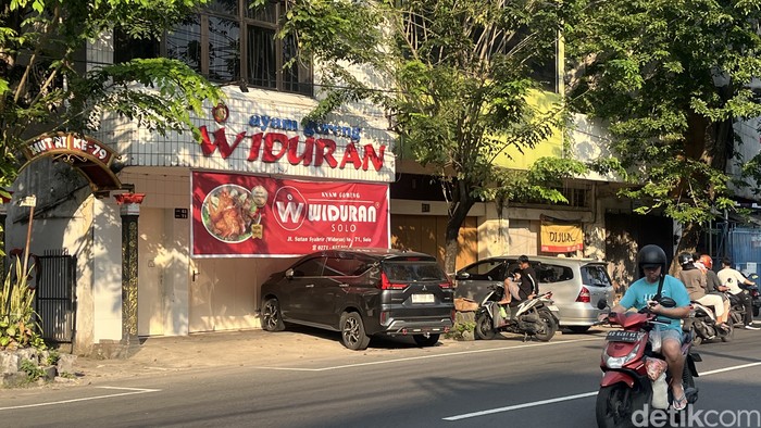 Suasana Ayam Goreng Widuran Solo, Kamis (5/6/2025). Diketahui, Ayam Goreng Widuran akhirnya dibuka lagi usai ditutup lebih dari sepekan.