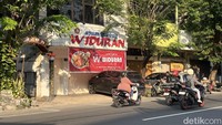 Meski sudah diperbolahkan buka, Respati menegaskan Ayam Goreng Widuran harus mengurus sertifikat yang menyatakan makanannya halal. Jika tidak, resto itu harus mengumumkan sebagai nonhalal.