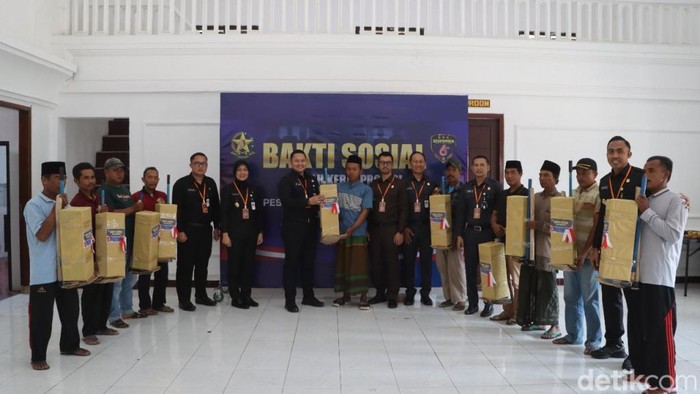 Bakti sosial Serdik Sespimmen Polri ke petani Pasuruan