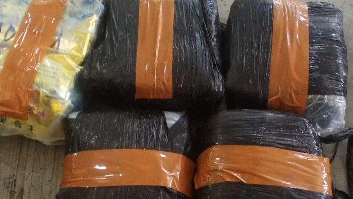 Bareskrim Polri menyita 40 kilogram sabu dari jaringan narkoba lintas provinsi.