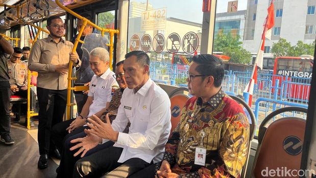 Bus TransJabodetabek P11 rute Bogor-Blok M resmi dibuka Gubernur Jakarta Pramono Anung pada Kamis (5/6/2025) (Dwi Rahmawati/detikcom)