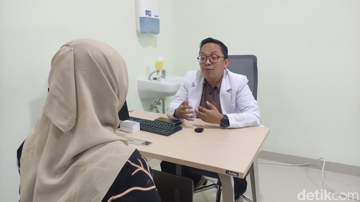 dr. Ahmad Harissul Ibad, SpPD, Spesialis Penyakit Dalam RS Assakinah Medika Sukodono,