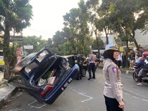 Video: Kecelakaan Buat Mobil Bertumpuk di Bogor, 1 Orang Tewas