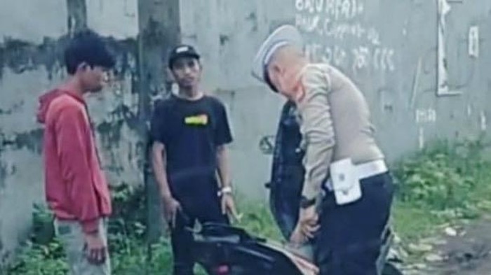 Dua pemuda berboncongan motor kedapatan bawa sabu di Gowa.