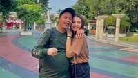 Dustin Tiffani mengatakan saat itu Ditha Rizky Amalia telat datang dua setengah jam. Tapi ia tetap setia menunggu. (Foto: dok Instagram Ditha Rizky Amalia)