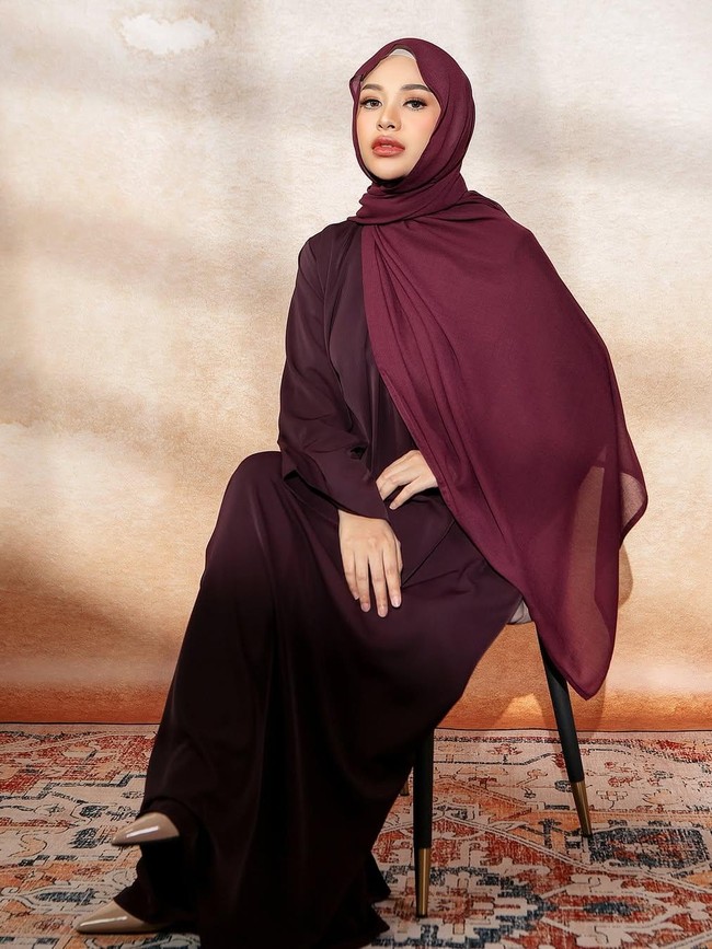 8 Padu Padan Hijab dan Gamis ala Aurel Hermansyah, Cocok untuk Usia 20-an 8 Padu Padan Hijab dan Gamis ala Aurel Hermansyah, Cocok untuk Usia 20-an
