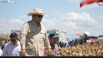 Gaya Prabowo, Turun Lapangan Panen Jagung