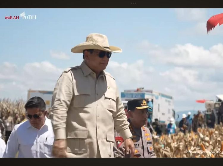 Gaya Prabowo, Turun Lapangan Panen Jagung