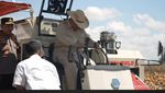 Gaya Prabowo, Turun Lapangan Panen Jagung