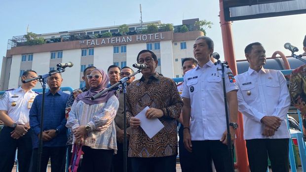 Gubenur Jakarta Pramono Anung meluncurkan rute baru TransJabodetabek rute Bogor-Blok M