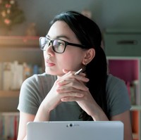 9 Kebiasaan Orang dengan IQ Tinggi yang Unik, Melamun hingga Bicara Sendiri