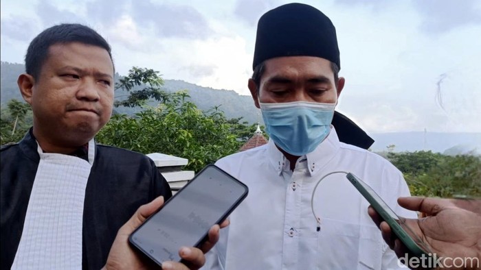 IR Didampingi Kuasa Hukumnya