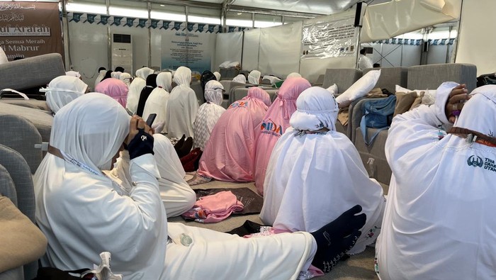 Jamaah Aida Tourindo Wisata melaksanakan wukuf di Arafah pada Kamis (5/6/2025)