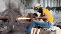 Selain melayani pembelian pisau baru, Nisoku juga menyediakan service pisau.