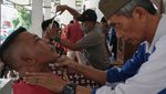 H-1 Idul Adha, Tukang Cukur Rambut di Kendari Panen Cuan
