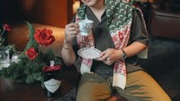 Di Jakarta, Jeje seolah sudah menyambangi bar-bar yang keren. Minuman-minuman menyegarkan dinikmati ketika hangout bersama teman-teman. Foto: Instagram/jejesoekarno
