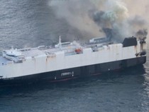 Kapal Angkut 3.000 Mobil dari China Terbakar, Asap Muncul dari Dek Mobil Listrik