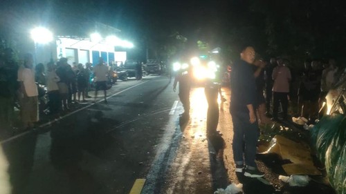 Sebuah pikap terguling di Jalan Raya Singaraja-Gilimanuk, sopir tewas.