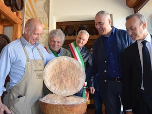 Keju Parmesan 27 Tahun Dinobatkan Sebagai Keju Tertua di Dunia