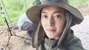 Dulu dikenal lewat drama dan musik, sekarang Kim Hyun Joong juga jadi petani dadakan. Dia punya lahan di Icheon yang awalnya dibeli buat investasi, tapi malah jadi lahan jagung. Foto: Instagram@hyunjoong860606