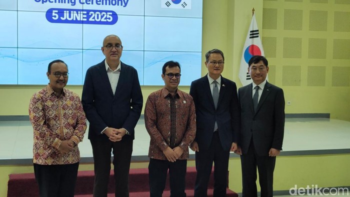 Kementerian Komunikasi dan Digital (Komdigi) resmi meluncurkan program menarik untuk para generasi muda di Indonesia, yakni Korea-ASEAN Digital Academy (KADA). Lulusannya ditargetkan bisa bekerja di perusahaan multinasional.