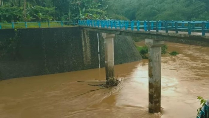 Kondisi air di Sungai Cijulang Pangandaran